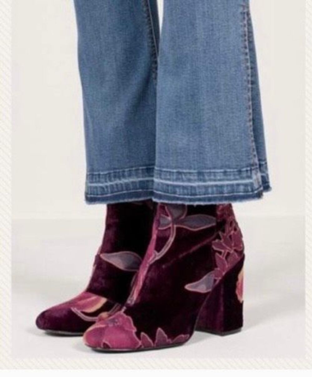 Steve madden Elissia burgundy, velvet floral, ankle boot, 6.5.